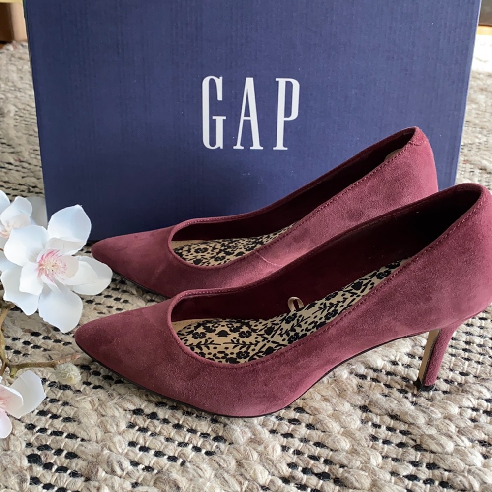 Gap Classic Seude Pump in Bordeaux 6.5